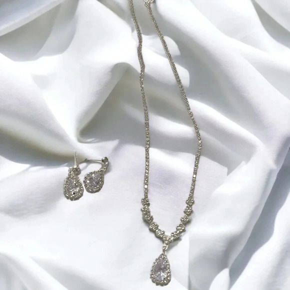 Elegant Rhinestone Trendy Silver Plated Necklace & Earrings - Picture 1 of 2